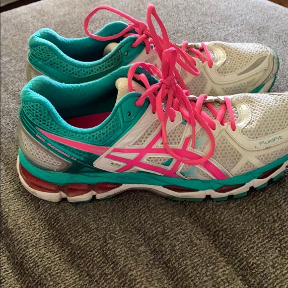Women’s running shoes - Picture 1 of 1